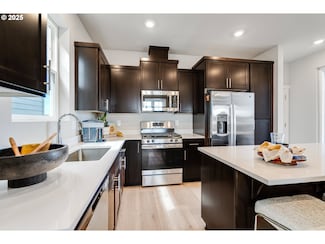 931 Legacy St, Eugene, OR 97402