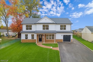 230 Oak Dr, Middlesex, NJ 08846