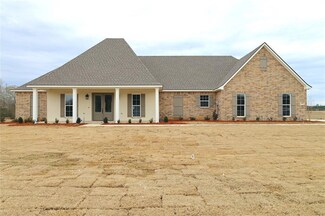 179 Red Bluff Rd, Frierson, LA 71027