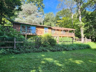 21 W Bartlett Rd, Middle Island, NY 11953