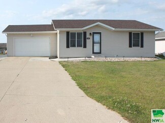1143 13th St NE, Sioux Center, IA 51250