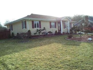 197 Lepes Rd, Somerset, MA 02726