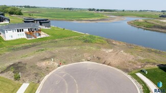 2725 N Pickerel Cir, Tea, SD 57064