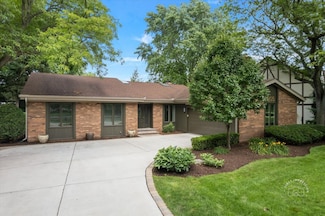 1105 W Bauer Rd, Naperville, IL 60563