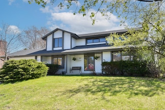 10100 N Foxkirk Dr, Mequon, WI 53097