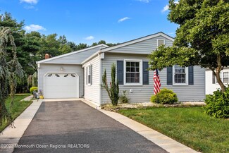 33 Selkirk Ave, Toms River, NJ 08757
