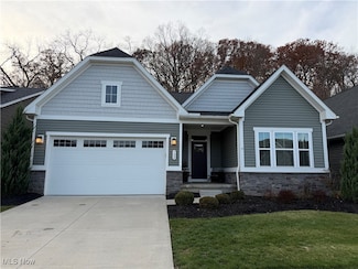 732 Buckeye Dr, Akron, OH 44303