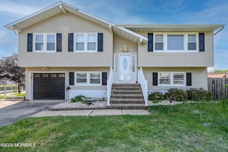 500 Buttonwood Dr, Lanoka Harbor, NJ 08734