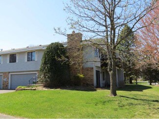 5663 Chatsworth St N, Saint Paul, MN 55126