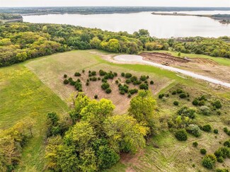 376 Lake Dr, Melrose, IA 52569