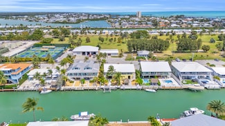 461 8th St, Key Colony Beach, FL 33051