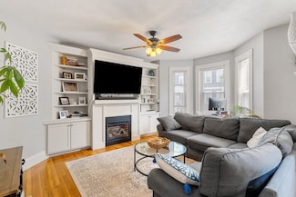642 E 8th St, Boston, MA 02127