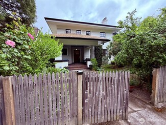 5042 18th Ave NE, Seattle, WA 98105