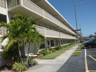 1051 79th Ave N Unit 205, Saint Petersburg, FL 33702