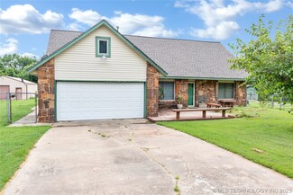 9680 Whipperwill Ln, Broken Arrow, OK 74014