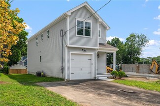 19 W Earle St, Cumberland, RI 02864