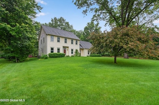 10 Sweetbriar Dr, Gansevoort, NY 12831
