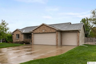 2549 SW Soukup Cir, Lincoln, NE 68522