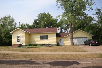 317 3rd St, Moose Lake, MN 55767