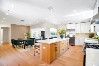 18324 Sylvan St, Tarzana, CA 91335