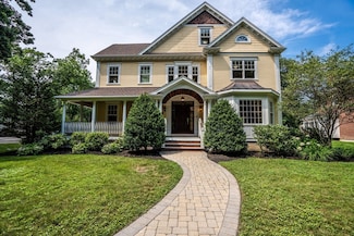 52 N Border Rd, Winchester, MA 01890