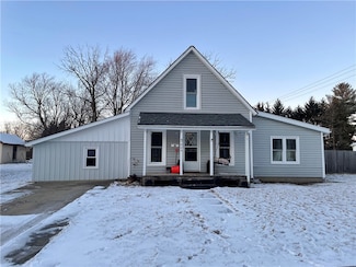 864 E Young Ave, Hoopeston, IL 60942