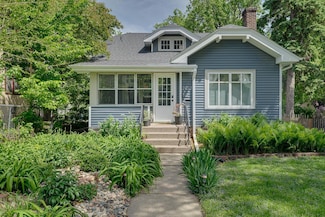 2122 Thomas Ave N, Minneapolis, MN 55411