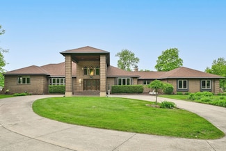 S82W15980 Bass Bay Ln, Muskego, WI 53150