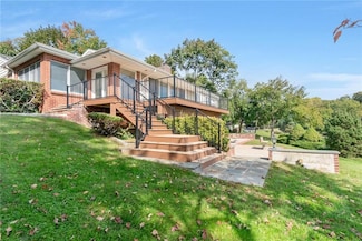 13 Dock Pathway, New Rochelle, NY 10801
