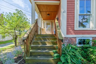 42 Munjoy St, Portland, ME 04101