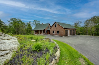 102 Woodland Dr, Brunswick, ME 04011