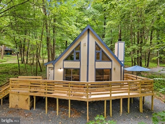 1400 Lake Ln, Pocono Lake, PA 18347