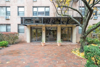 5 Birchwood Ct Unit 3 N, Mineola, NY 11501