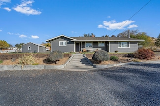 1180 NE Meadowlark Ln, Madras, OR 97741