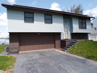 1215 Rolling Meadows Rd, Marshalltown, IA 50158