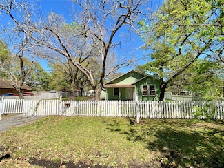 1401 Sycamore St, La Marque, TX 77568