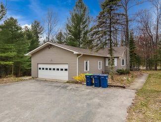 1039 W Long Lake Rd, Traverse City, MI 49685