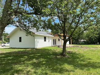 112 N Central St, Chilhowee, MO 64733