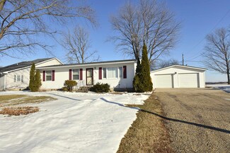 375 Easy St, Winthrop, IA 50682