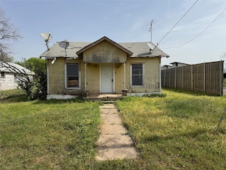 411 Decatur St, Bowie, TX 76230