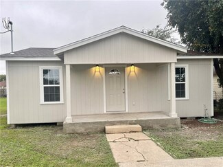 114 S 4th St, Odem, TX 78370