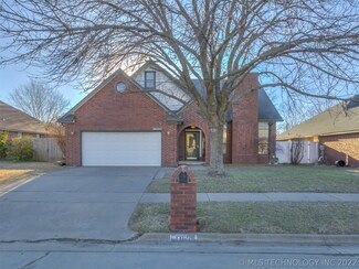 13698 S Poplar St, Glenpool, OK 74033