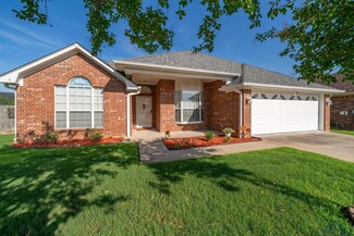 1602 Valley Brook Ln, Longview, TX 75605