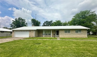 421 N 25th St, Mattoon, IL 61938