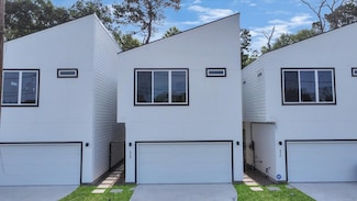 5818 Burt St, Houston, TX 77091