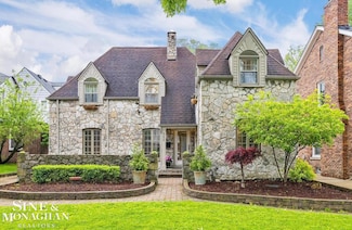 255 Lewiston Rd, Grosse Pointe Farms, MI 48236