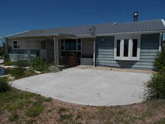 370 Country Club Rd, Chadron, NE 69337