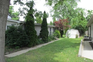 2876 Stennett St, Keego Harbor, MI 48320
