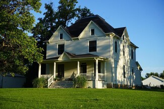 704 W Cooper St, Madison, MO 65263