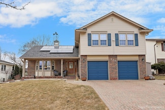 956 Richmond Ct, Elk Grove Village, IL 60007